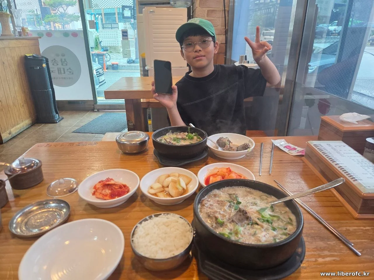 비 오는 날 아들과 걸어간 삼송순대국 – 이곳이 제일 맛있대요